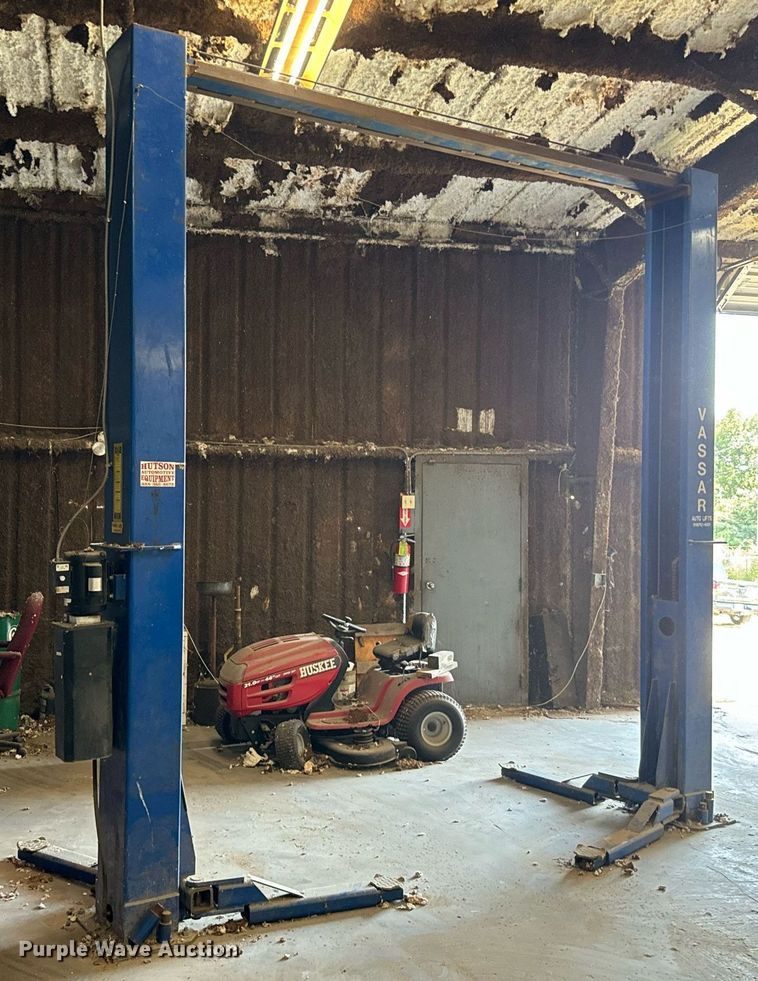 image for item NQ9775 Vassar  automotive lift