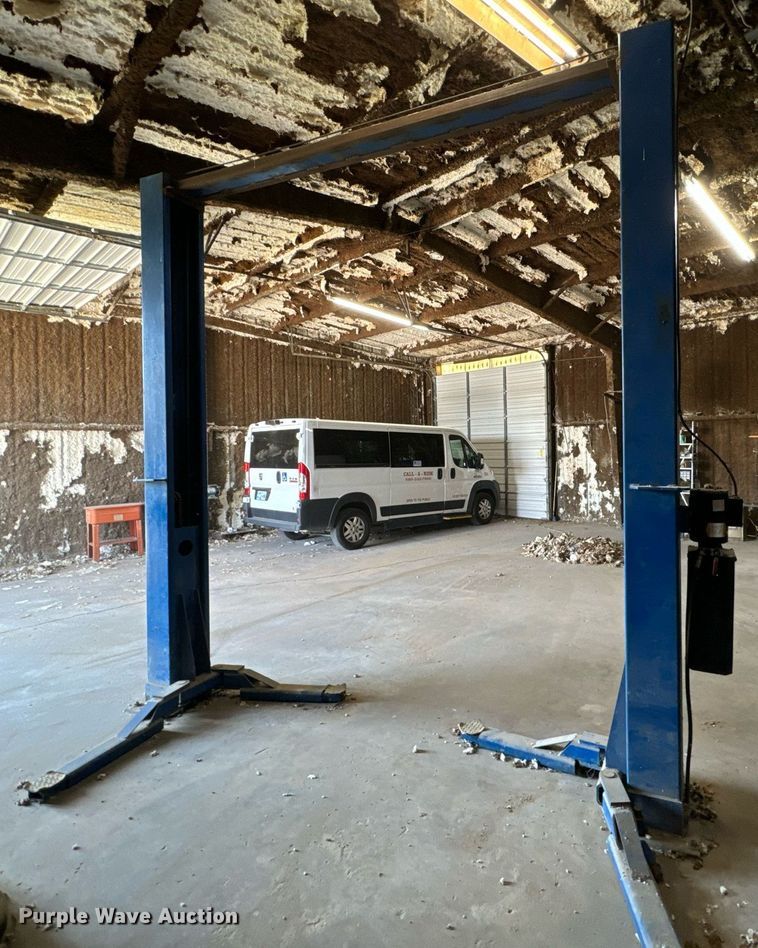 image for item NQ9775 Vassar  automotive lift