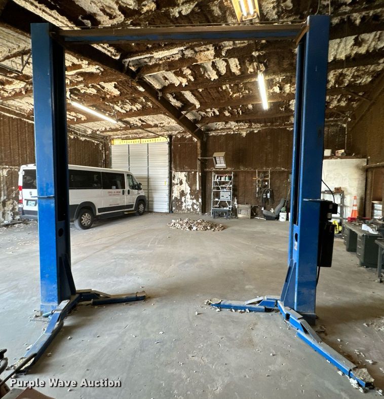 image for item NQ9775 Vassar  automotive lift