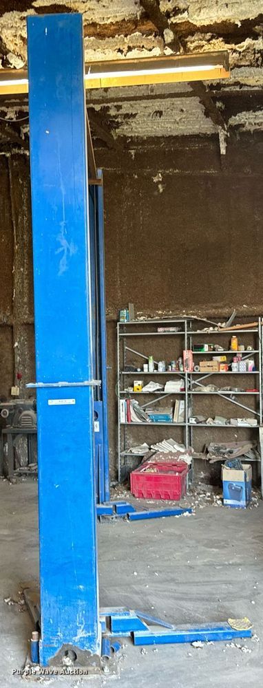 image for item NQ9775 Vassar  automotive lift