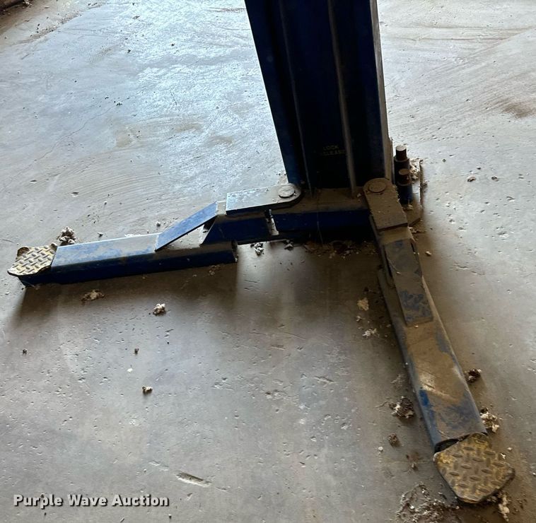 image for item NQ9775 Vassar  automotive lift