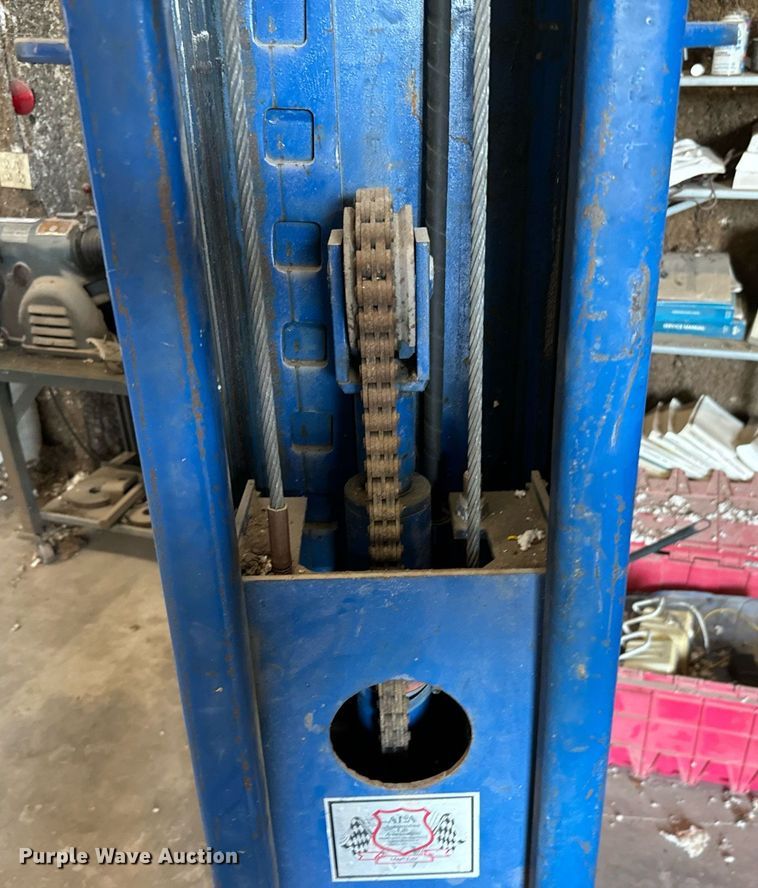 image for item NQ9775 Vassar  automotive lift