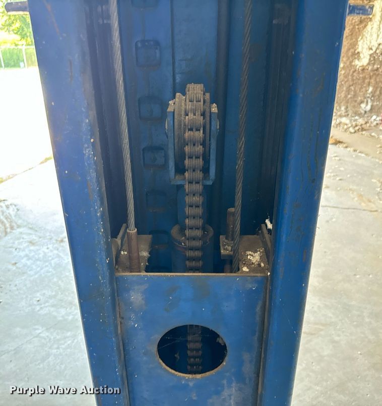 image for item NQ9775 Vassar  automotive lift