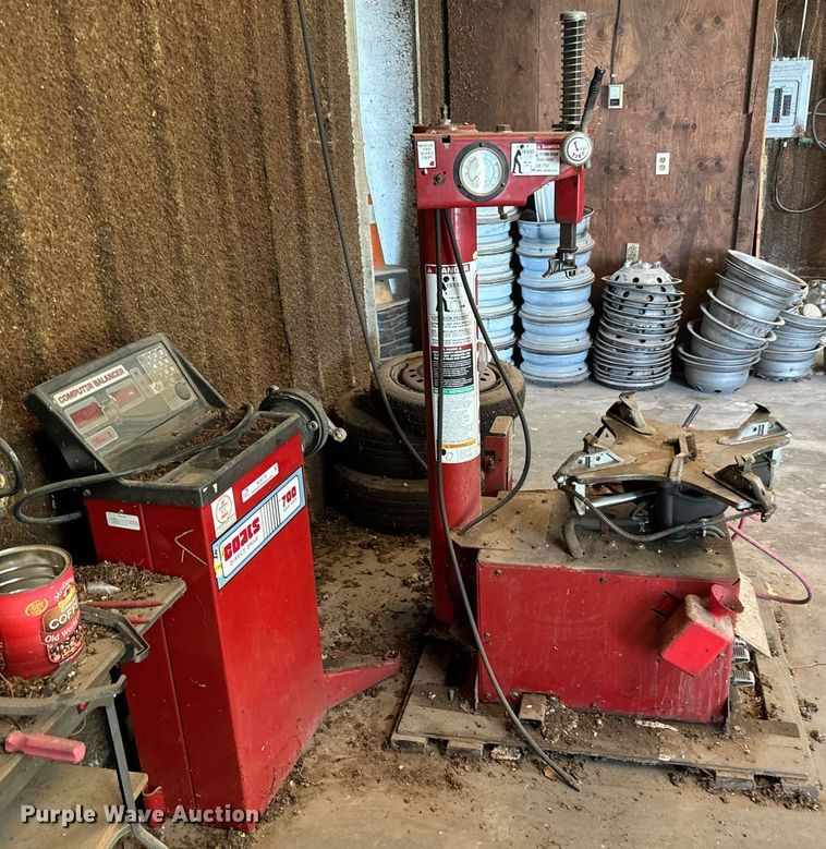 image for item NQ9776 Coats tire mount and balancer machines