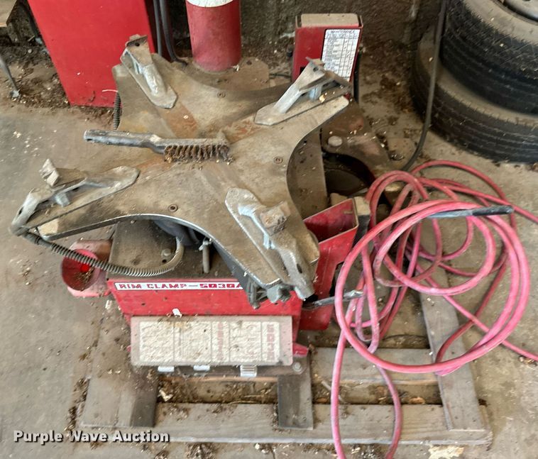 image for item NQ9776 Coats tire mount and balancer machines