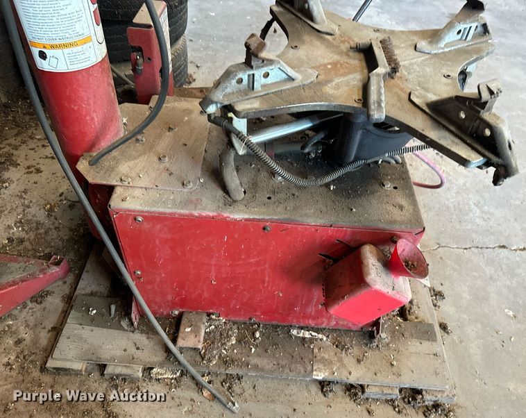image for item NQ9776 Coats tire mount and balancer machines