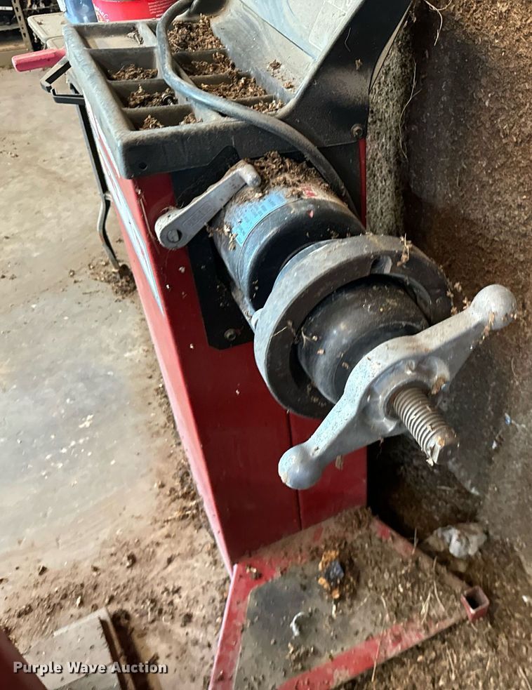 image for item NQ9776 Coats tire mount and balancer machines