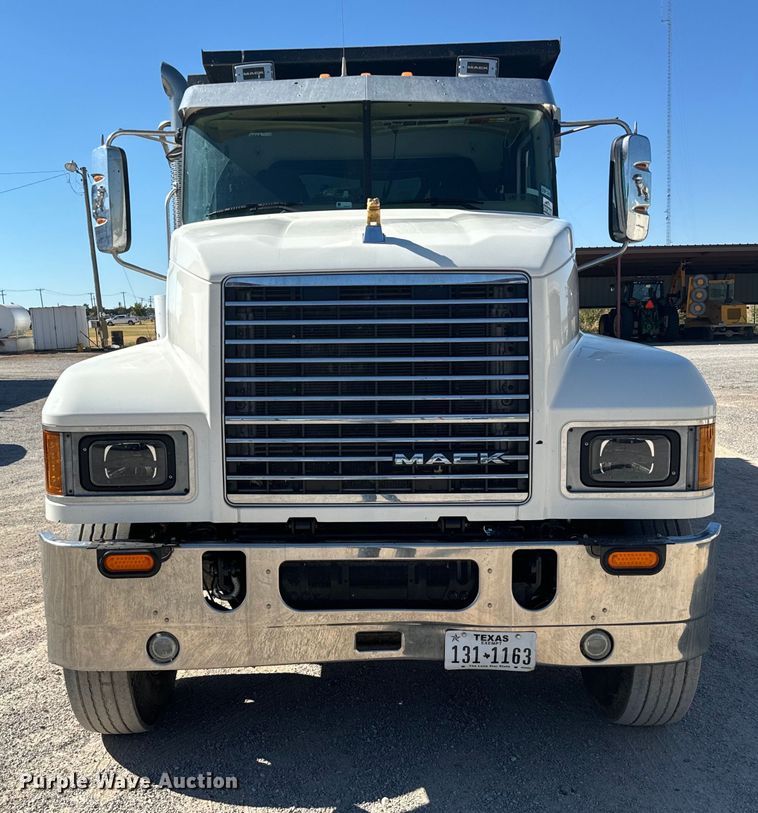 image for item NQ9781 2020 Mack Pinnacle Gold dump truck