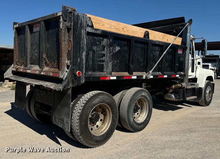 image for item NQ9781 2020 Mack Pinnacle Gold dump truck