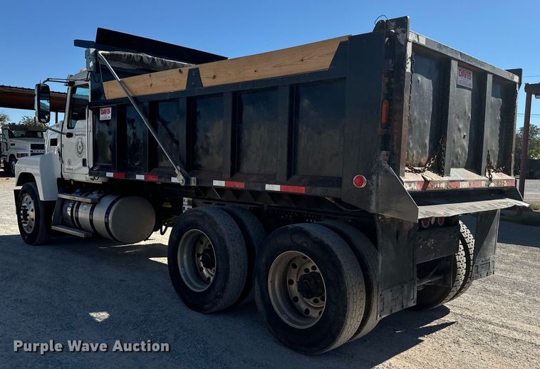 image for item NQ9781 2020 Mack Pinnacle Gold dump truck