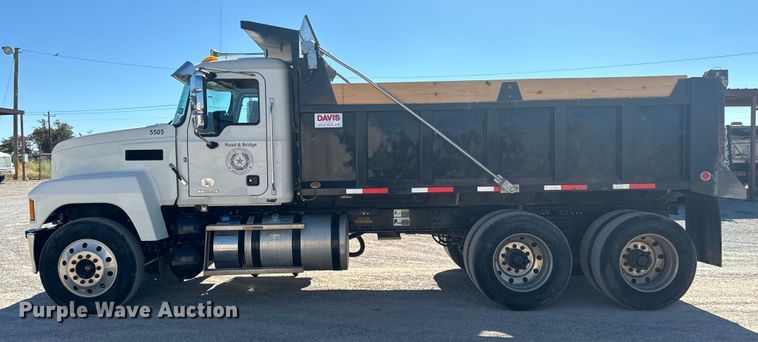 image for item NQ9781 2020 Mack Pinnacle Gold dump truck