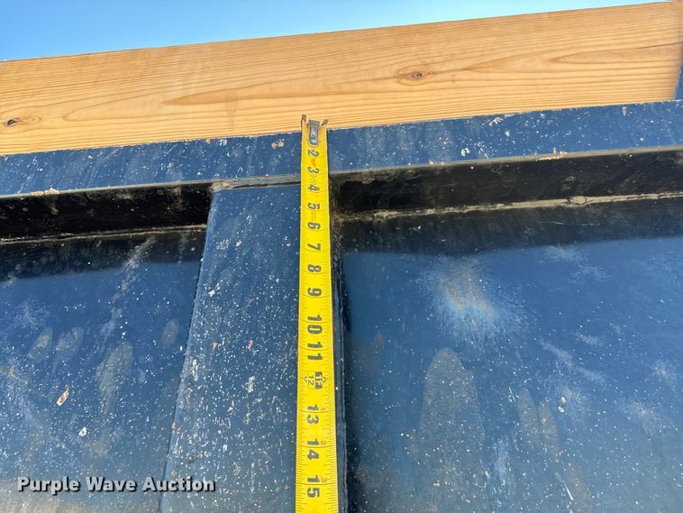 image for item NQ9781 2020 Mack Pinnacle Gold dump truck