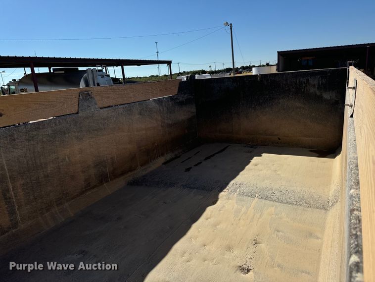 image for item NQ9781 2020 Mack Pinnacle Gold dump truck