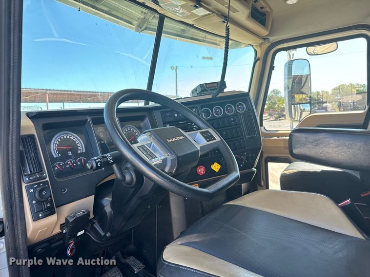 image for item NQ9781 2020 Mack Pinnacle Gold dump truck