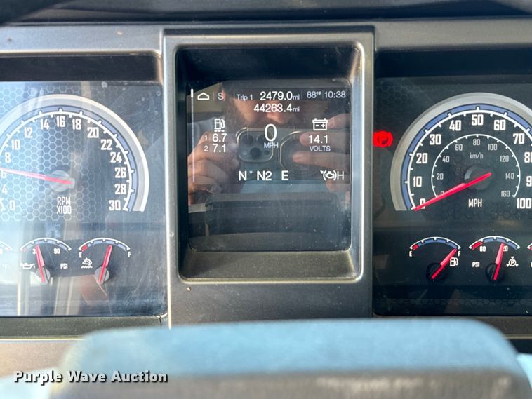 image for item NQ9781 2020 Mack Pinnacle Gold dump truck