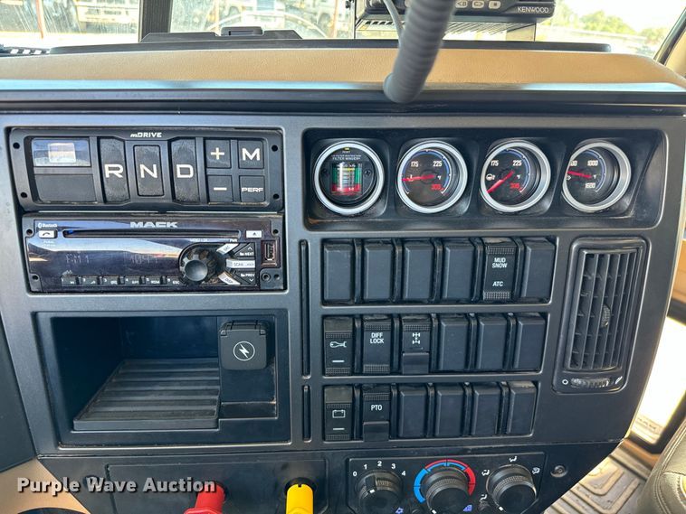 image for item NQ9781 2020 Mack Pinnacle Gold dump truck