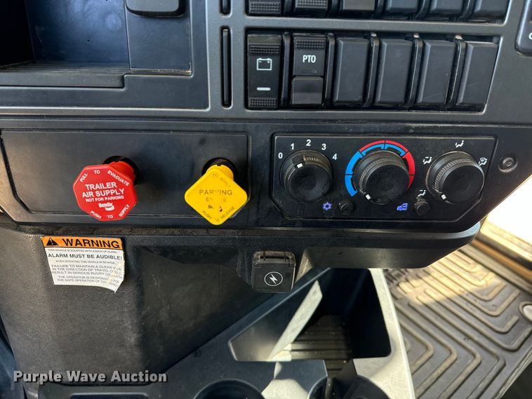 image for item NQ9781 2020 Mack Pinnacle Gold dump truck