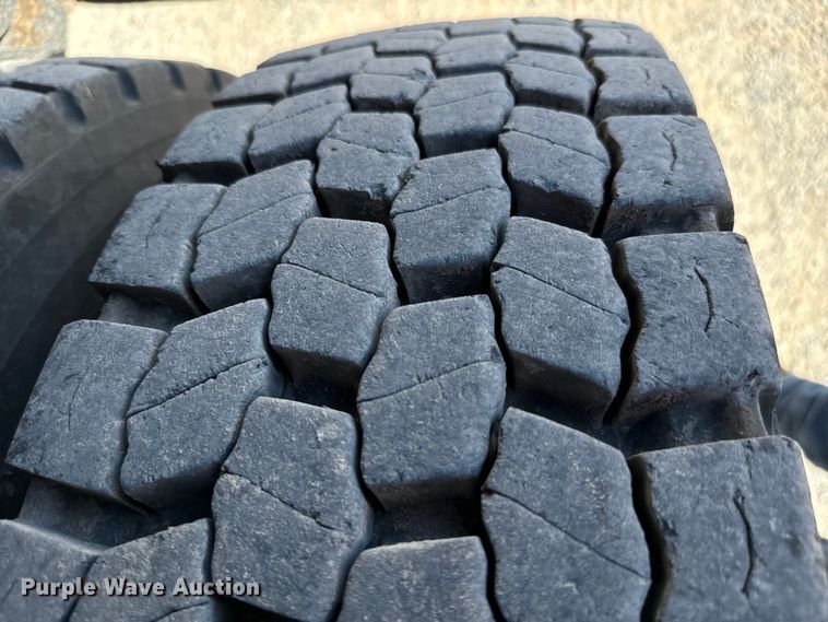 image for item NQ9781 2020 Mack Pinnacle Gold dump truck