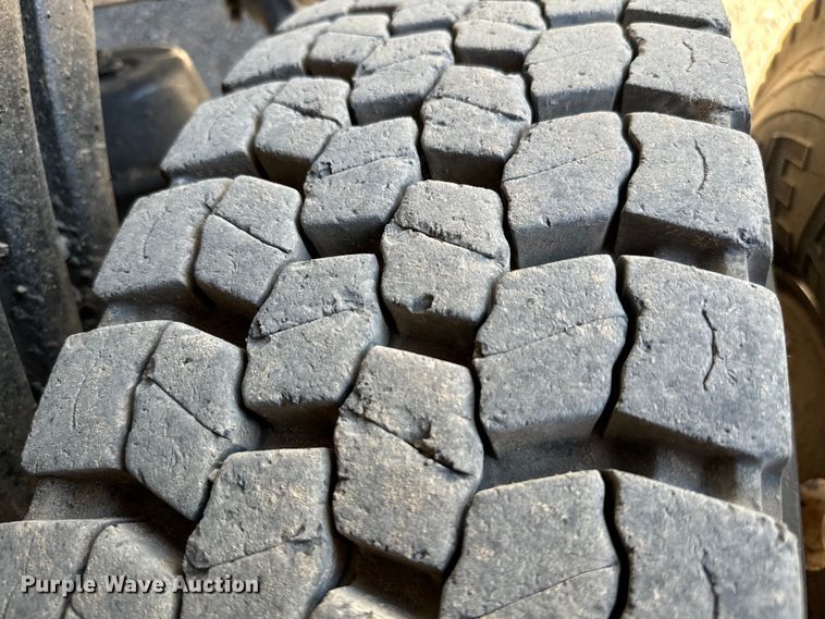 image for item NQ9781 2020 Mack Pinnacle Gold dump truck