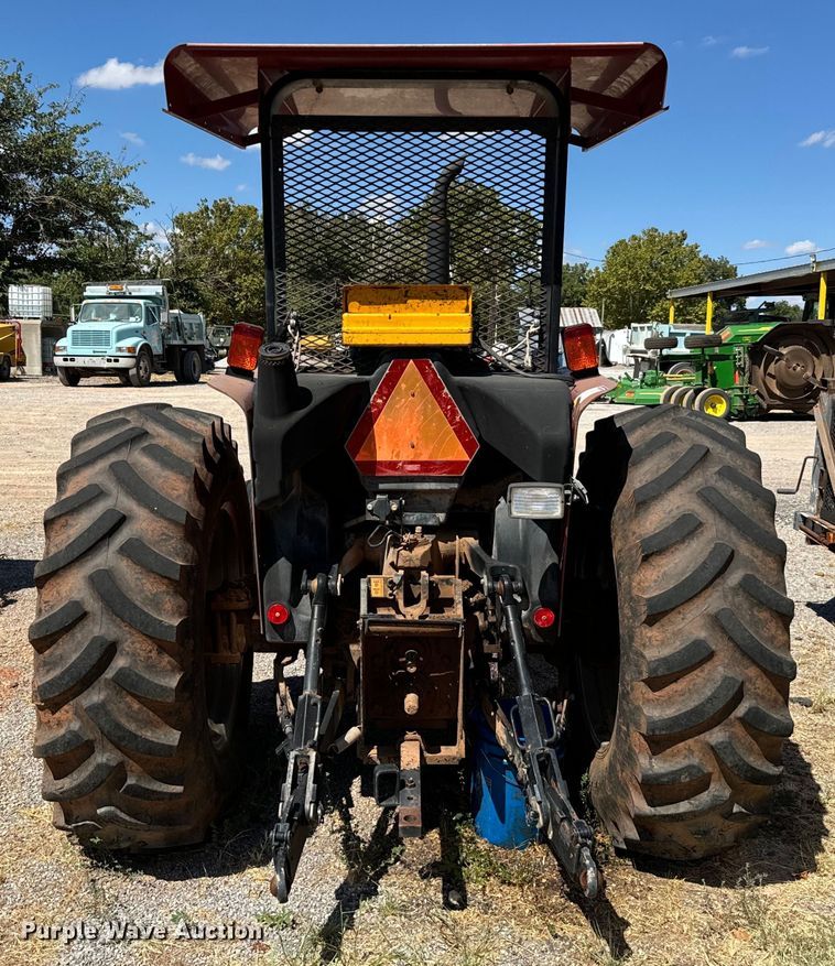 image for item NQ9784 2000 Case C70 tractor