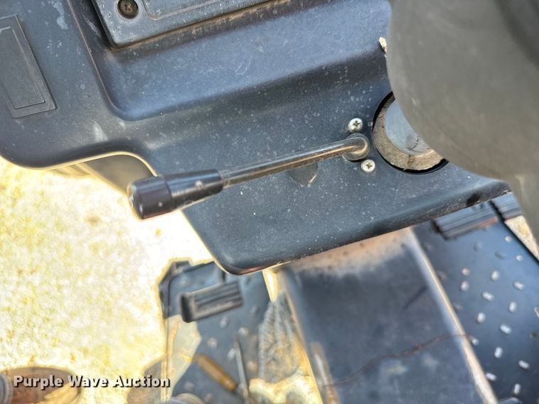 image for item NQ9784 2000 Case C70 tractor