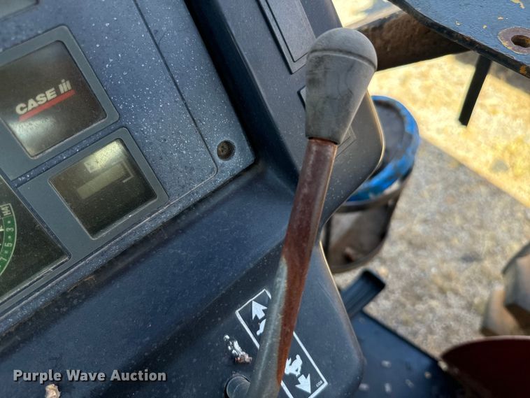 image for item NQ9784 2000 Case C70 tractor