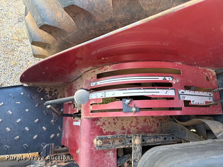 image for item NQ9784 2000 Case C70 tractor