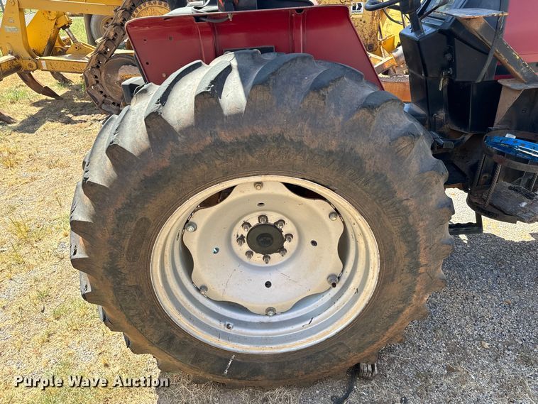 image for item NQ9784 2000 Case C70 tractor