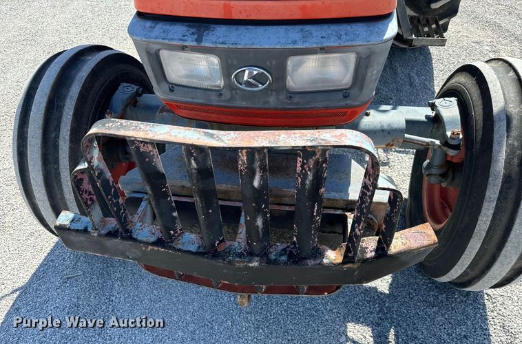 image for item NQ9785 Kubota  M900 tractor