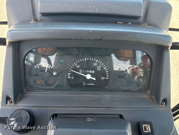 image for item NQ9785 Kubota  M900 tractor