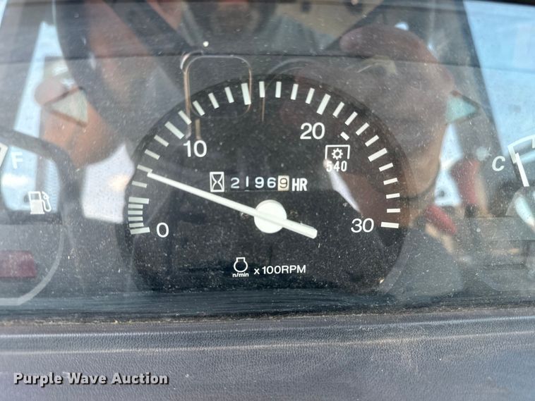 image for item NQ9785 Kubota  M900 tractor