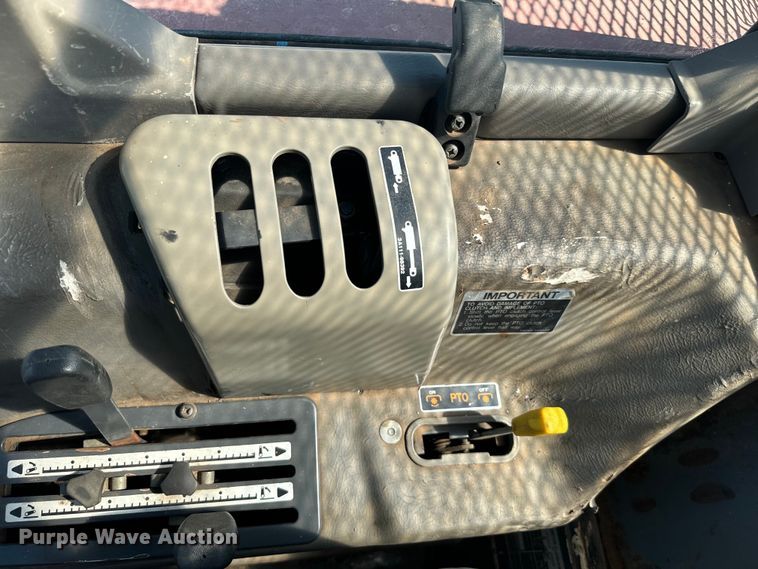 image for item NQ9785 Kubota  M900 tractor