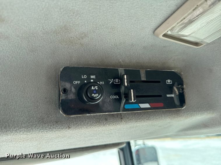 image for item NQ9785 Kubota  M900 tractor