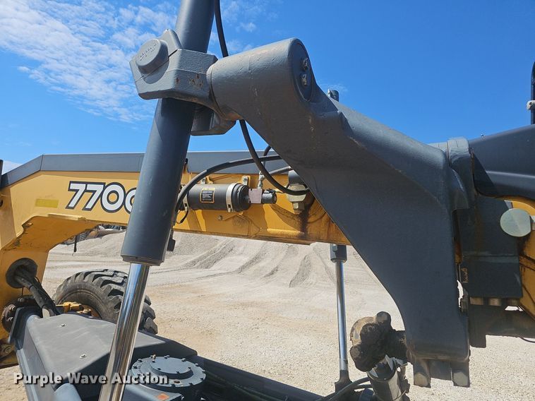 image for item NX9097 2012 John Deere 770G motor grader