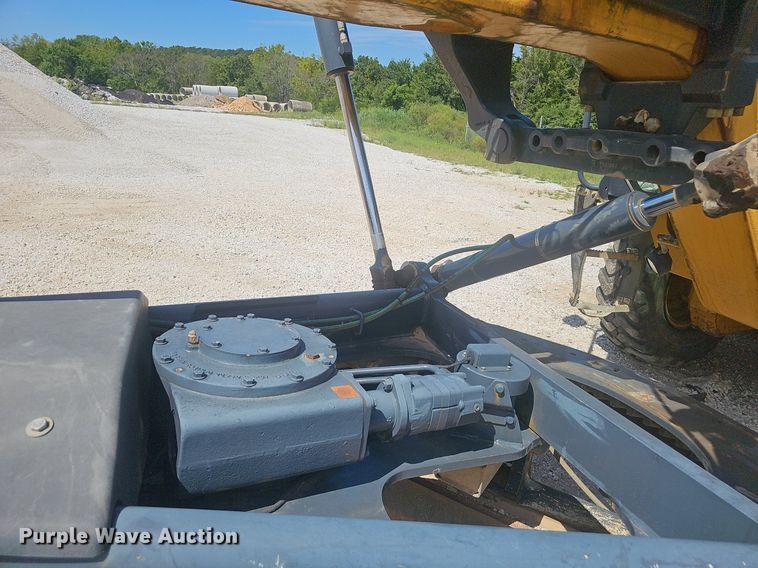 image for item NX9097 2012 John Deere 770G motor grader