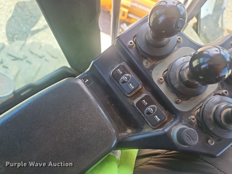 image for item NX9097 2012 John Deere 770G motor grader