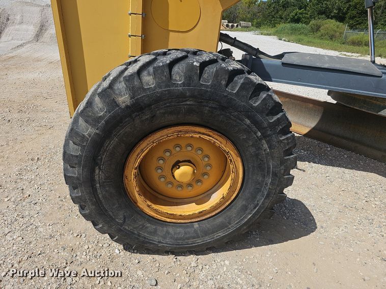 image for item NX9097 2012 John Deere 770G motor grader