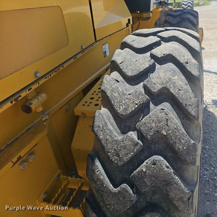 image for item NX9097 2012 John Deere 770G motor grader