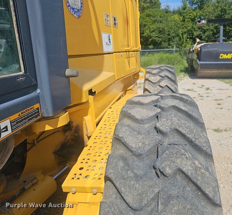 image for item NX9097 2012 John Deere 770G motor grader