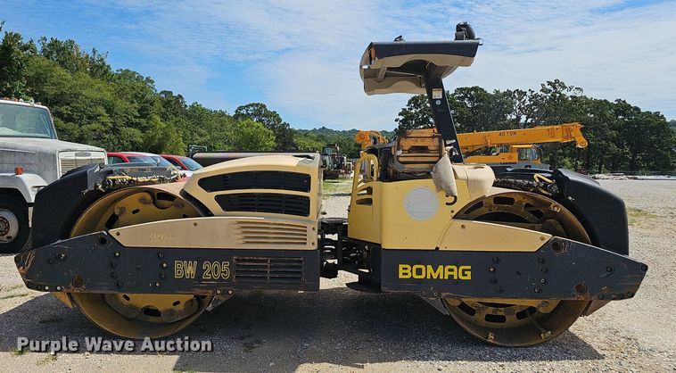 image for item NX9098 Bomag BW205 double drum vibratory roller