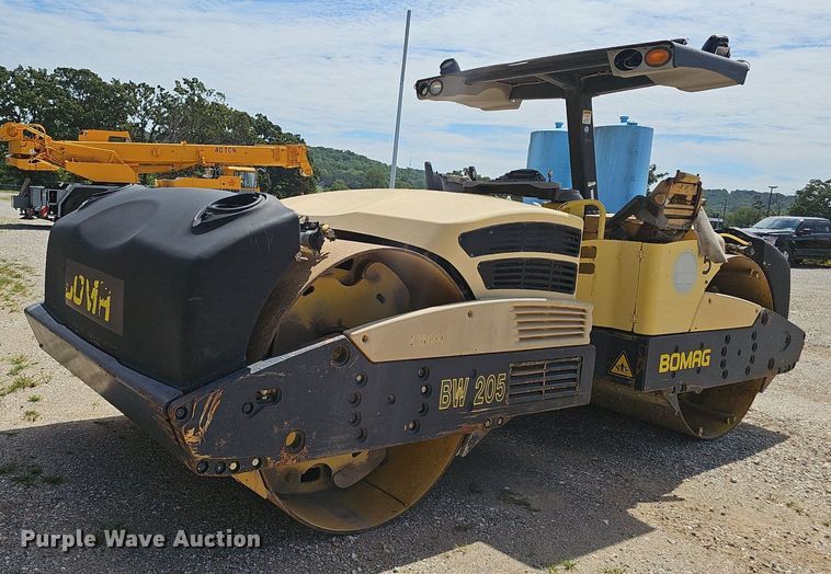 image for item NX9098 Bomag BW205 double drum vibratory roller