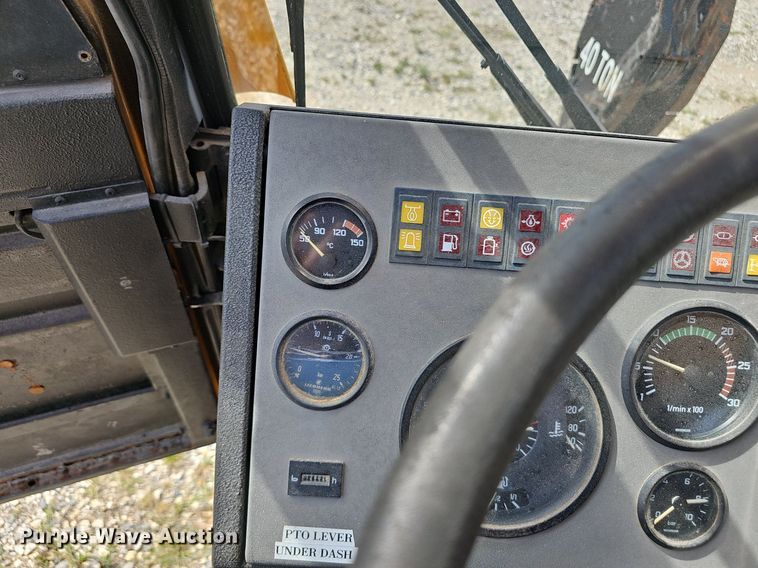 image for item NX9104 1999 Liebherr LTM 1040/1 crane