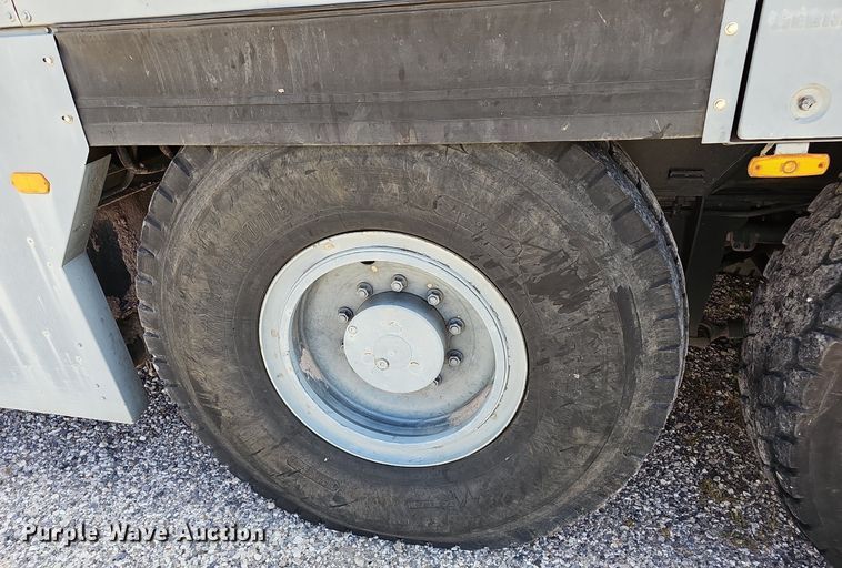 image for item NX9104 1999 Liebherr LTM 1040/1 crane