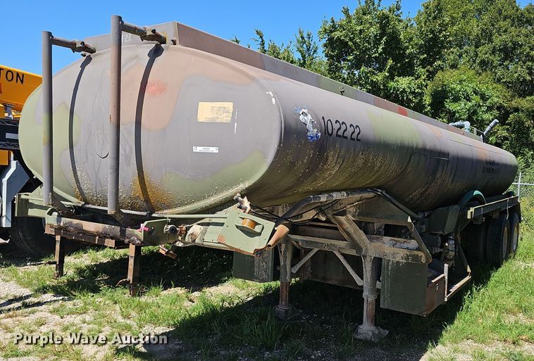 image for item NX9106 Tank trailer