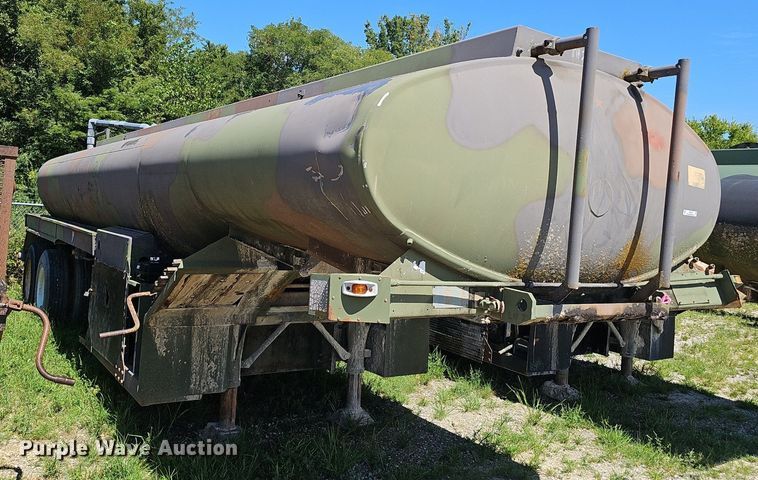 image for item NX9106 Tank trailer