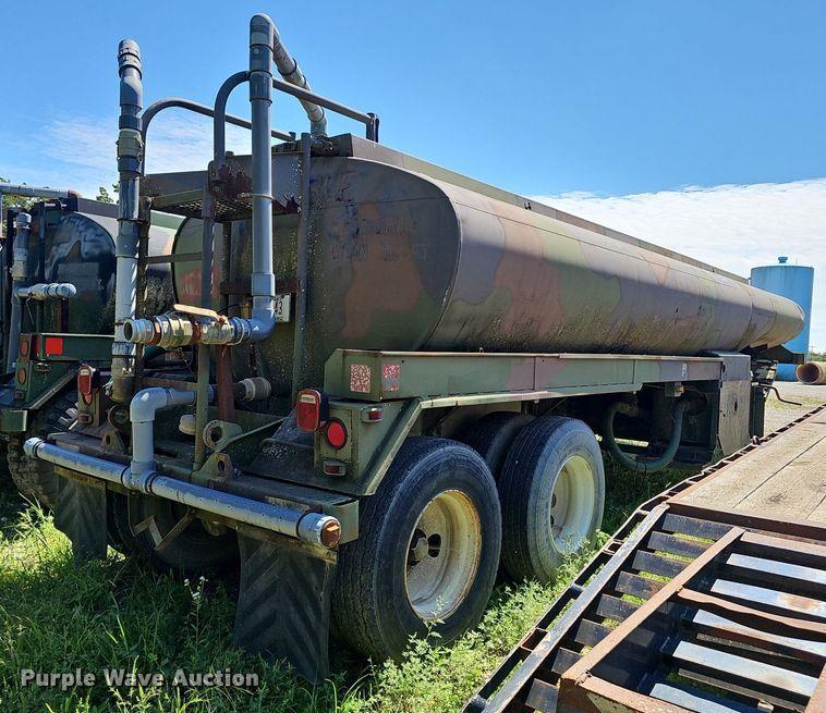 image for item NX9106 Tank trailer