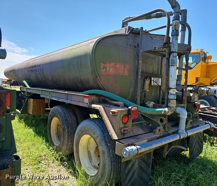 image for item NX9106 Tank trailer
