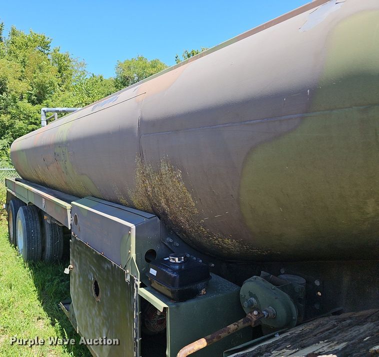 image for item NX9106 Tank trailer