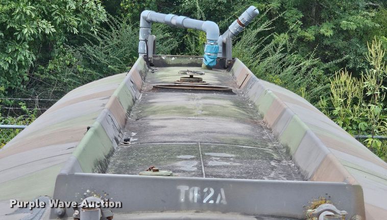 image for item NX9106 Tank trailer