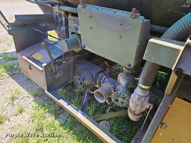 image for item NX9106 Tank trailer